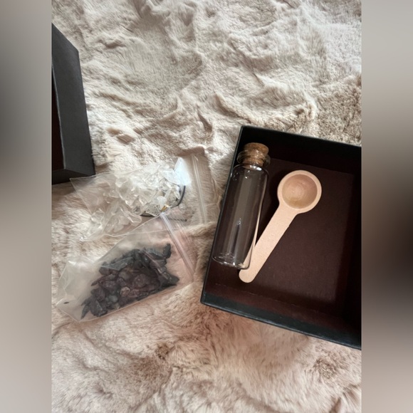 The Magic Of Crystals Tourmaline & Quartz Glass Jar DIY Kit - Picture 4 of 5